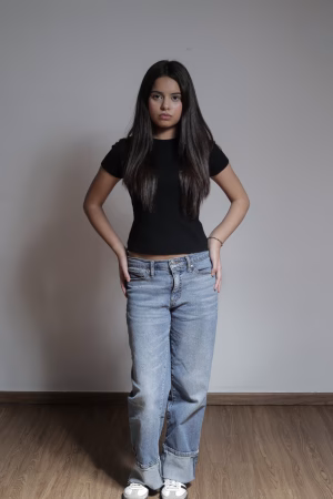 Alison Paredes - Gallery Image 2