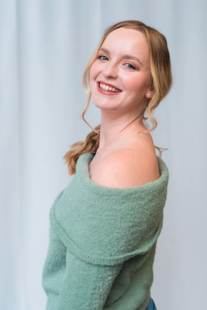 Samantha Pellerin - Project Casting Gallery Image 8 Samantha Pellerin - Gallery Image 8