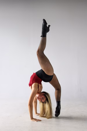 Aly Schradin - Gallery Image 1