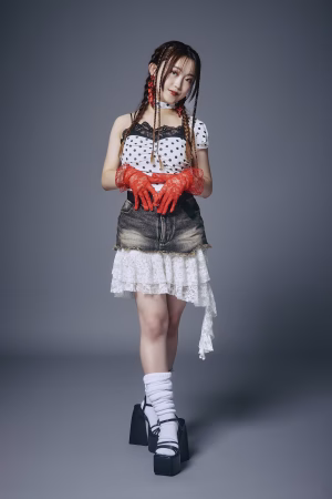 Meiri Shiraki - Gallery Image 1