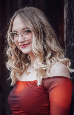 Britney  Estep - Gallery Image 1