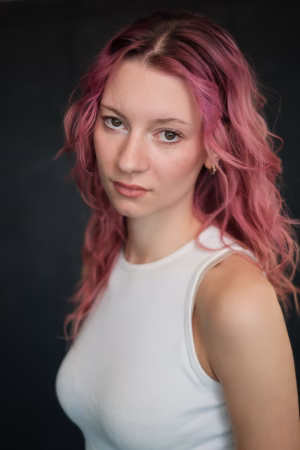 Noa Sulamith Gruss - Project Casting Gallery Image 17 Noa Sulamith Gruss - Gallery Image 17