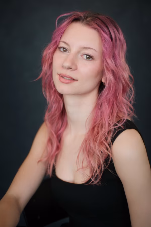 Noa Sulamith Gruss - Project Casting Gallery Image 13 Noa Sulamith Gruss - Gallery Image 13