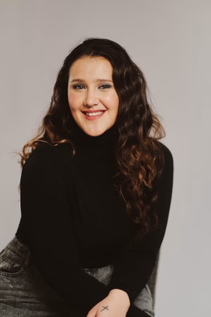 Larissa Jordaan - Project Casting Gallery Image 4 Larissa Jordaan - Gallery Image 4