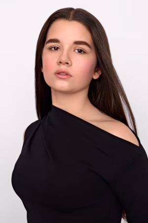 Hannah  Lauritzen - Gallery Image 1