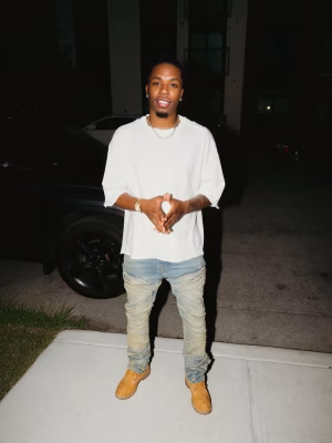Davon Weir - Gallery Image 1