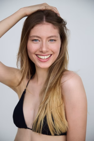 Lisa De Beer - Project Casting Gallery Image 4 Lisa De Beer - Gallery Image 4