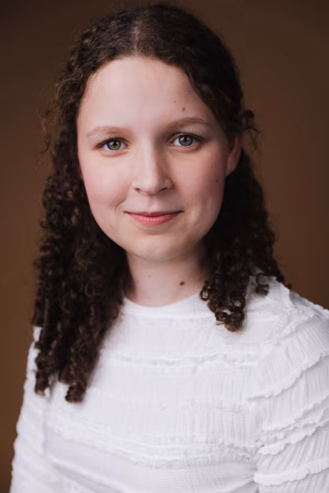 Isla Davies - Gallery Image 1