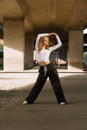 Jessica Auton - Project Casting Gallery Image 6 Jessica Auton - Gallery Image 6