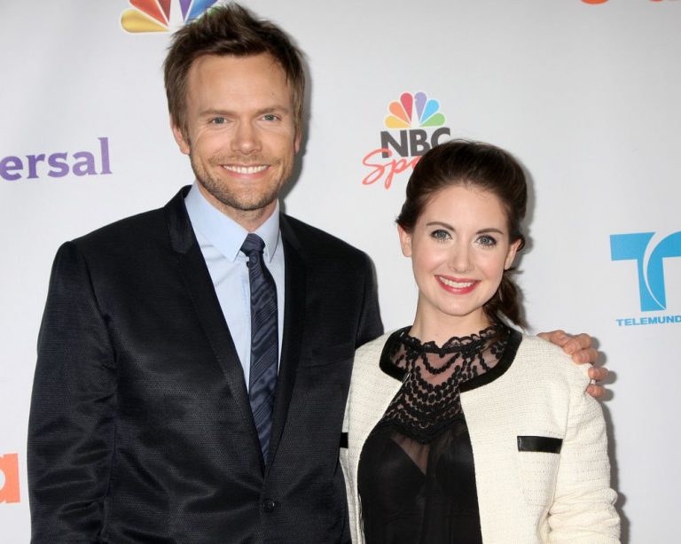 Joel McHale Pokes Fun at Everyone in The White House Correspondents’ Dinner