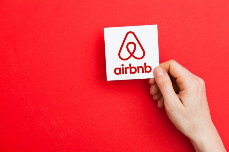 Airbnb Commercial Casting Call for Travelers (Pay is $750/Day)