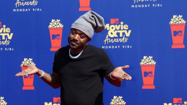 Ray J’s ‘Dear Santa, I Need a Date’ is Now Hiring Extras for a Club Scene