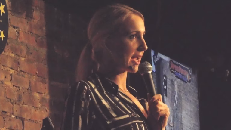 Nikki Glaser Brings Sharp Wit to the 2025 Golden Globes