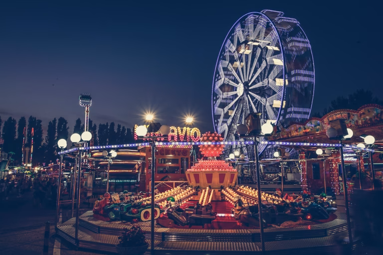 $550 Theme Park Commercial Casting Call for Young Adults