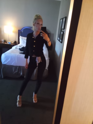 Sarah Hunt - Gallery Image 21