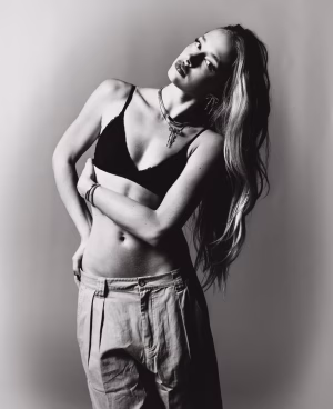 Mia  Mastrov - Gallery Image 7