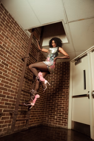 Mona Lezah - Gallery Image 19