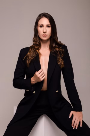 Junia  Krauspenhar - Gallery Image 7