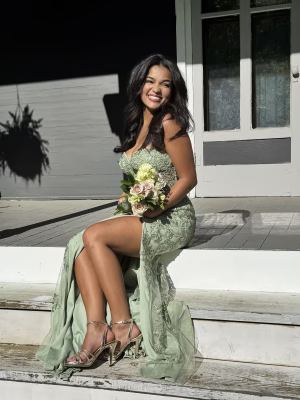 Bella  Reyes - Gallery Image 6
