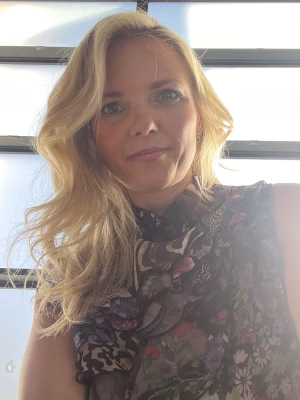 Britoni  Burdett - Gallery Image 8