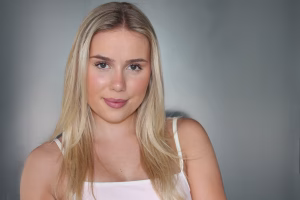 Julie Andersen - Gallery Image 1