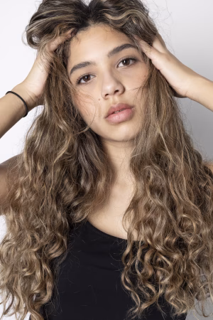 Leoneli Muñoz - Gallery Image 8
