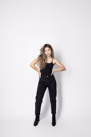 Leoneli Muñoz - Gallery Image 4