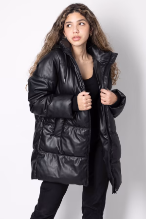 Leoneli Muñoz - Gallery Image 3