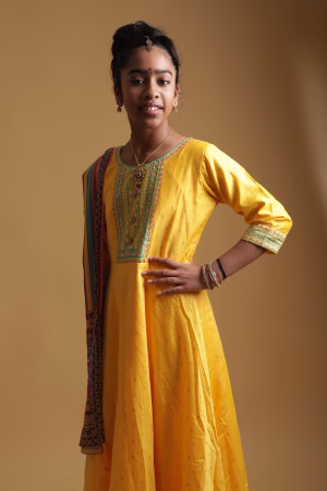 Aashikaa Shathesh Khanna - Gallery Image 3