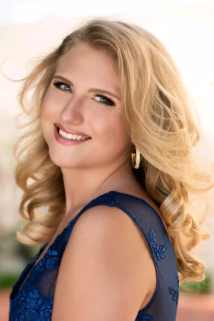 Stephanie Dezelin - Gallery Image 8