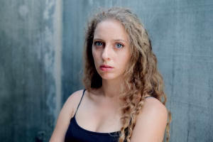 Andréa  Deronzier - Gallery Image 1