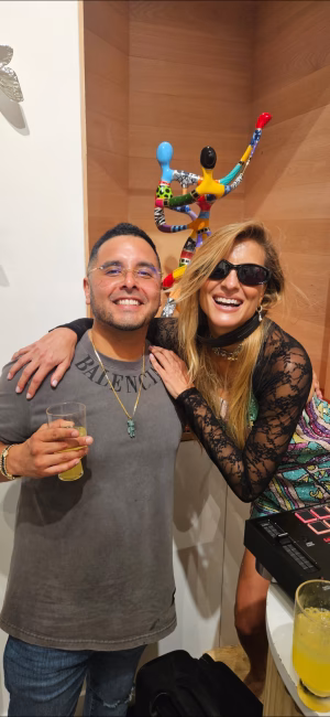 Robert Izquierdo - Gallery Image 11