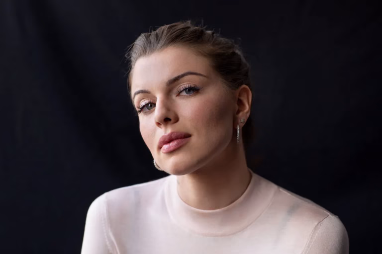 Julia Fox Embraces Pansexual Identity: Insight for Entertainment Creatives