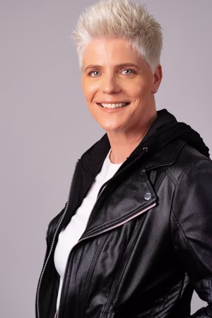 Lisa Saunders - Gallery Image 6