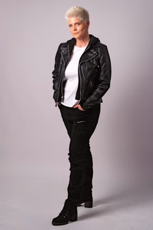 Lisa Saunders - Gallery Image 11