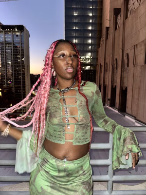 Niashia  Williams - Gallery Image 7