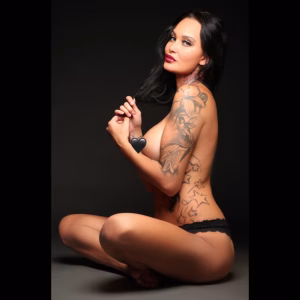 Amanda Pierce - Gallery Image 2
