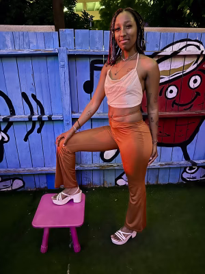 Niashia  Williams - Gallery Image 13