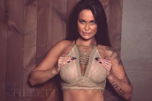 Amanda Pierce - Gallery Image 7
