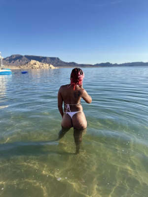 Niashia  Williams - Gallery Image 15