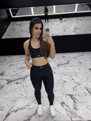 Larissa Lazaro - Gallery Image 2