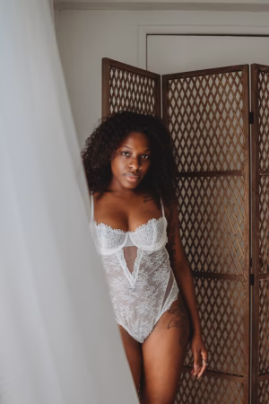 VERONICA  THOMAS - Gallery Image 10