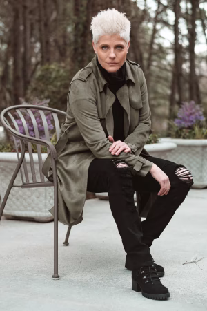 Lisa Saunders - Gallery Image 3