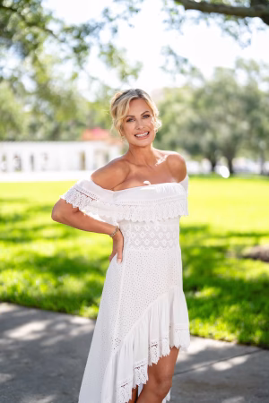 Whitney Wynne - Gallery Image 8