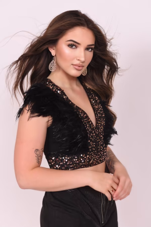 abby cumber - Gallery Image 7