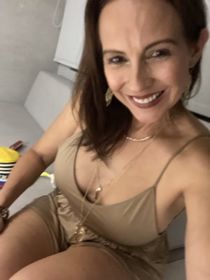 GLORIA VELEZ - Gallery Image 1