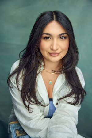 Persia Niknami - Gallery Image 4