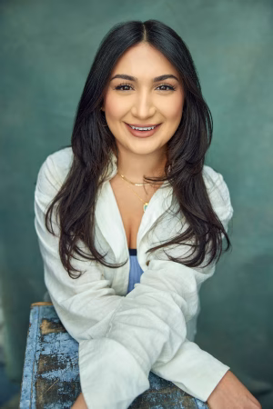 Persia Niknami - Gallery Image 5